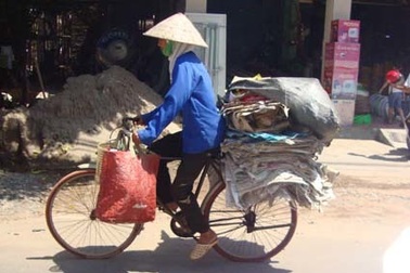 Cô mua ve chai giải cứu bé gái bị gã hàng xóm dâm ô