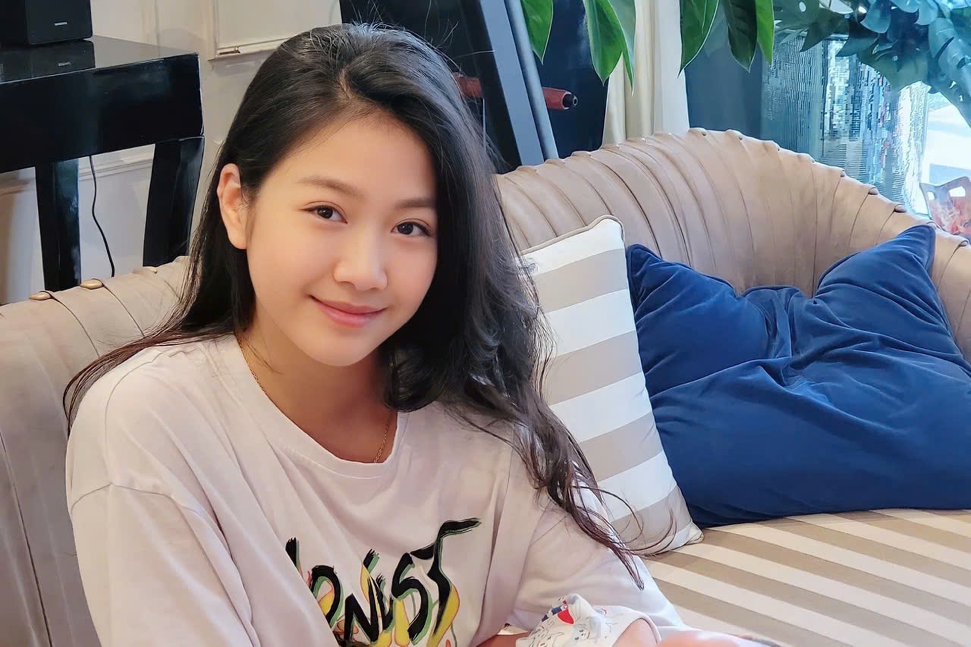 Con gái 16 tuổi của Mạnh Trường gây sốt: Xinh như hoa hậu, cao gần bằng bố - 9 Con gái 16 tuổi của Mạnh Trường gây sốt: Xinh như hoa hậu, cao gần bằng bố - 9