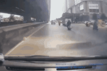 Chuyển hồ sơ vụ ô tô tải chèn ngã xe máy ở Hà Nội sang cơ quan điều tra