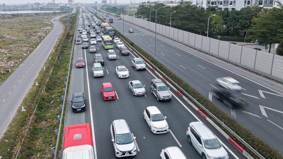 Cao tốc Pháp Vân - Cầu Giẽ ùn tắc ngày mùng 4 Tết - 3 Cao tốc Pháp Vân - Cầu Giẽ ùn tắc ngày mùng 4 Tết - 3