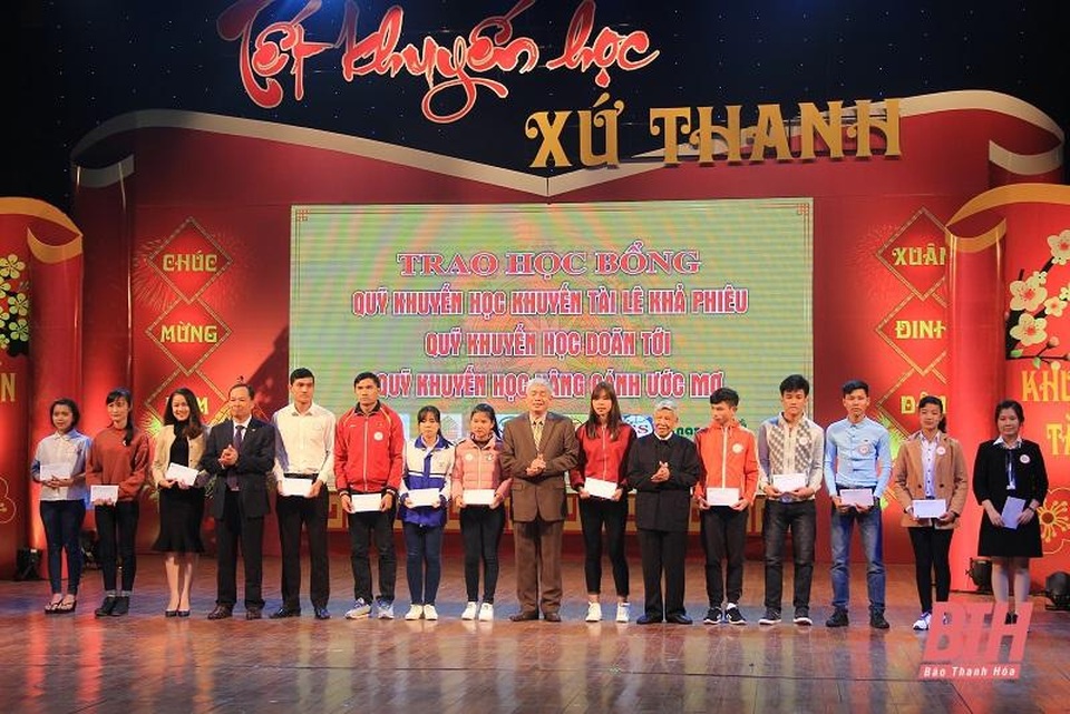 Quỹ khuyến học Lê Khả Phiêu tiếp lửa truyền thống hiếu học xứ Thanh - 2 Quỹ khuyến học Lê Khả Phiêu tiếp lửa truyền thống hiếu học xứ Thanh - 2