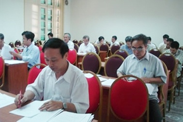 Không để cảnh nhếch nhác chờ nhận tiền chấm thi!