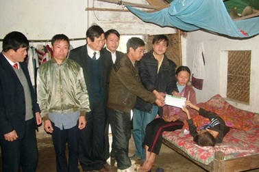 Gần 10 triều đồng đến với gia đình cháu bé mang bệnh hiểm nghèo