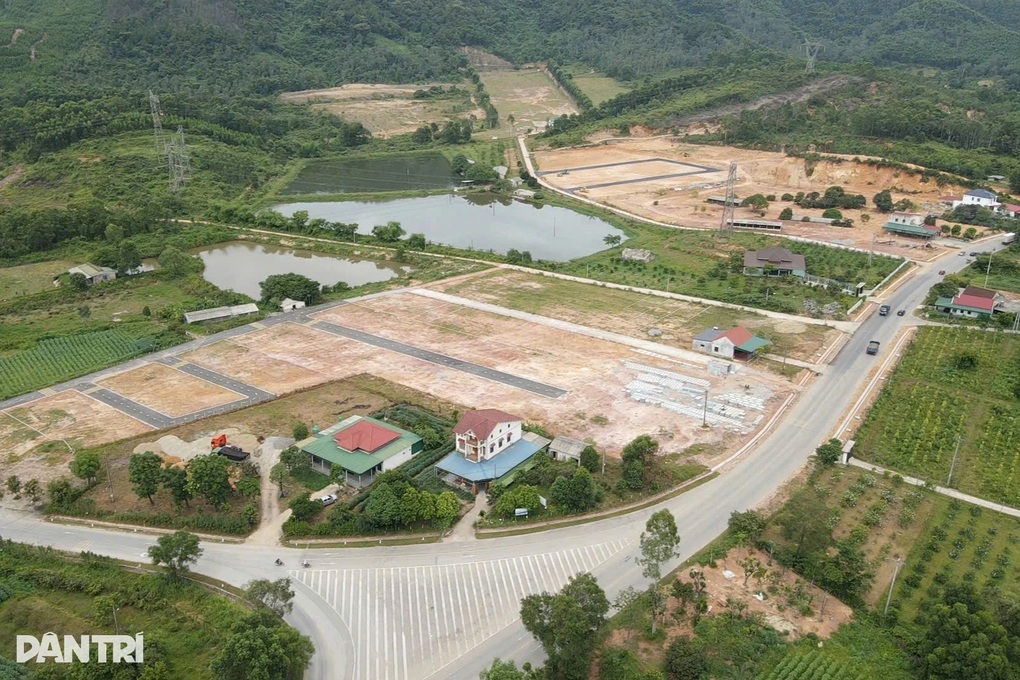 Bí ẩn sốt đất: Đổ xô mua bán nhưng địa phương chưa ghi nhận giao dịch nào - 2 Bí ẩn sốt đất: Đổ xô mua bán nhưng địa phương chưa ghi nhận giao dịch nào - 2