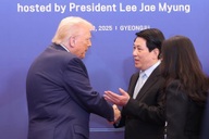Chủ tịch nước gặp Tổng thống Donald Trump nhân dịp tham dự APEC 2025