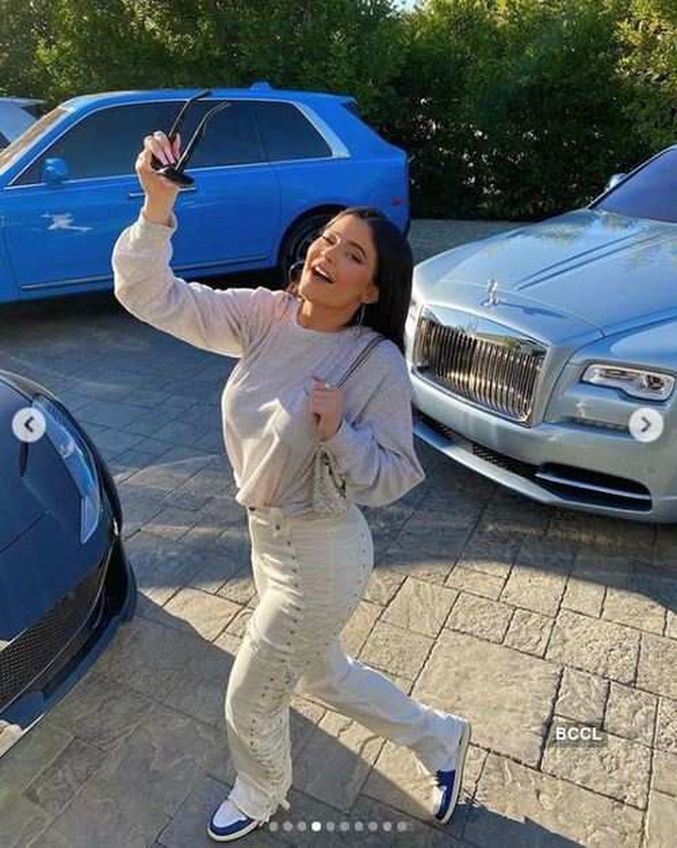 Kylie Jenner khoe tủ đồ hiệu triệu đô - 8 Kylie Jenner khoe tủ đồ hiệu triệu đô - 8