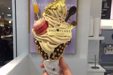 Món kem "sang chảnh" dát vàng 24 kara và kim cương