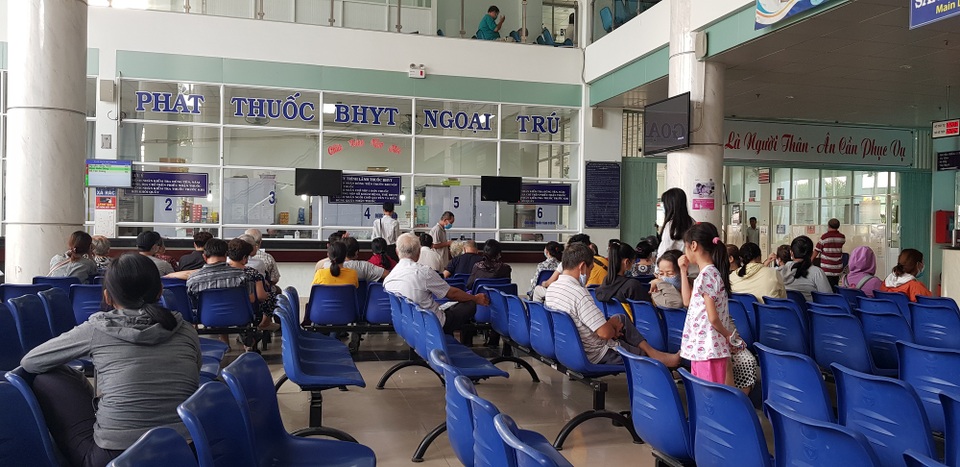 Bốc hơi hơn 4,6 triệu lượt khám chữa bệnh vì dịch Covid-19 - 1 Bốc hơi hơn 4,6 triệu lượt khám chữa bệnh vì dịch Covid-19 - 1