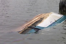 Camera ghi lại thời khắc sà lan 2.000 tấn tông chìm ca nô trên sông Sài Gòn