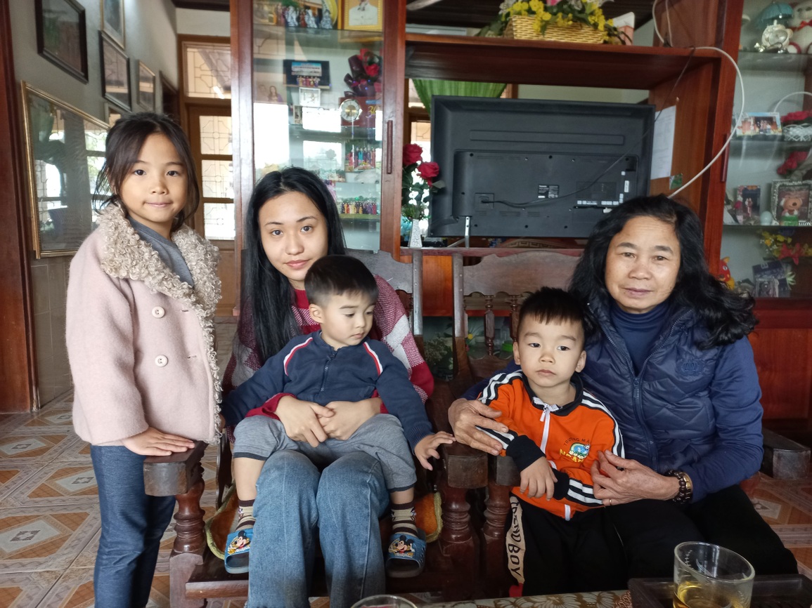 Cô bé bị bỏ rơi ở bụi tre, lớn lên từ làng SOS và ước mơ có nhiều mẹ - 2 Cô bé bị bỏ rơi ở bụi tre, lớn lên từ làng SOS và ước mơ có nhiều mẹ - 2
