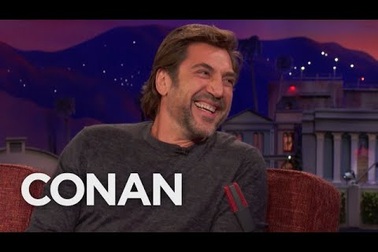 Javier Bardem vui vẻ trả lời phỏng vấn