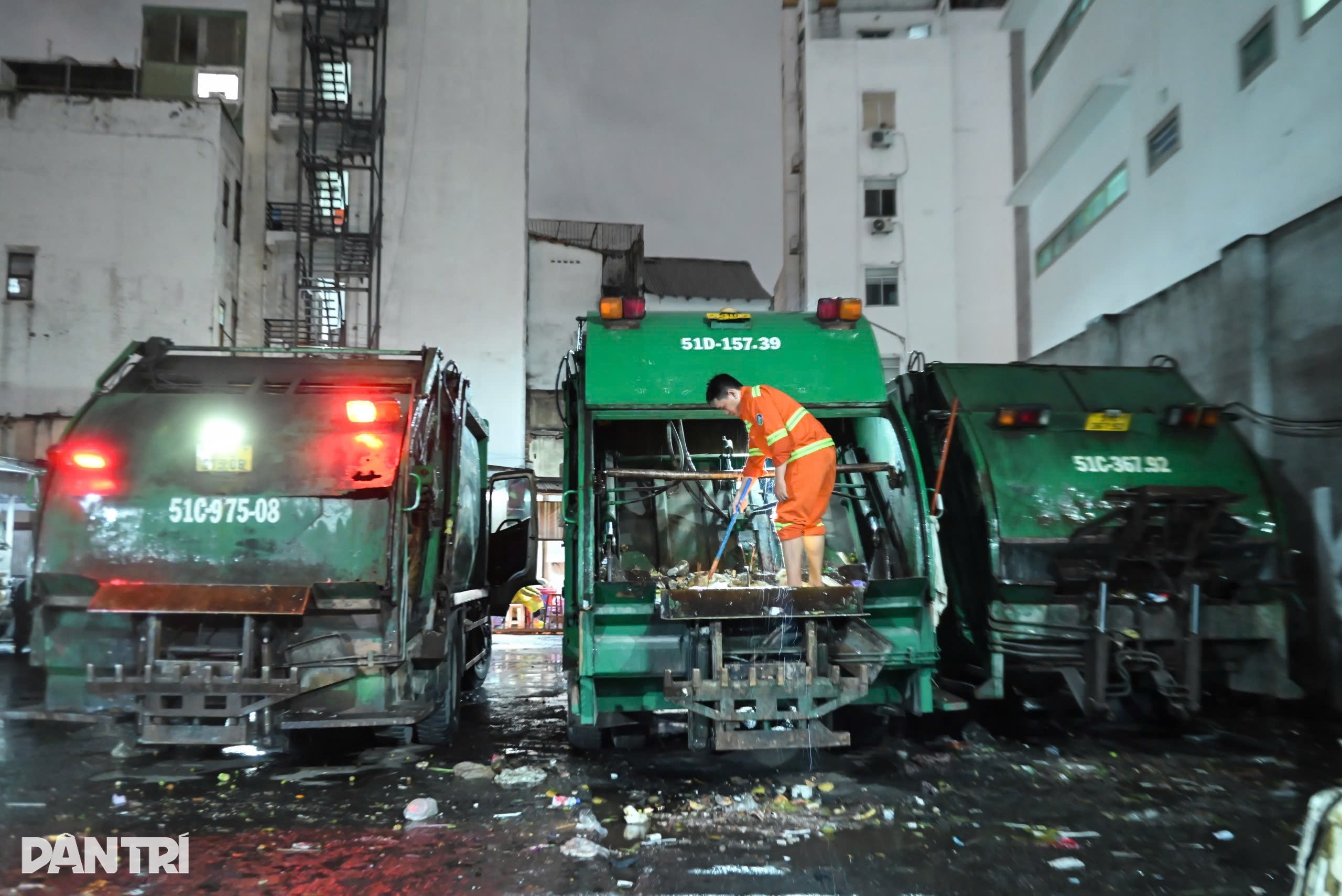 Nhiều nơi ở TPHCM gặp trở ngại thu phí rác theo cách xác định khối lượng - 2