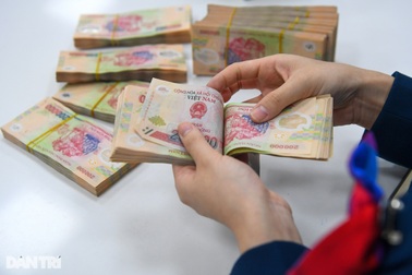 Tiền gửi của dân cư sụt giảm mạnh 2 tháng liên tiếp