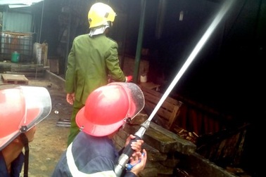 Cháy lớn tại Xí nghiệp lâm đặc sản Tam Kỳ