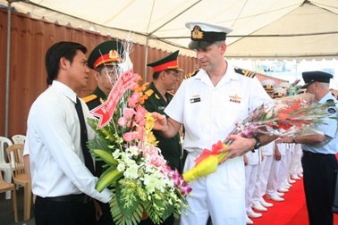 Hai tàu phá mìn Hải quân Hoàng gia Australia thăm TPHCM