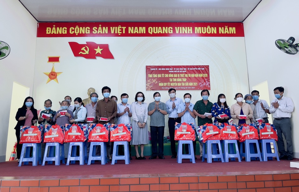TPHCM: Hơn 1.000 tỷ đồng chăm lo Tết Tân Sửu năm 2021 - 1 TPHCM: Hơn 1.000 tỷ đồng chăm lo Tết Tân Sửu năm 2021 - 1