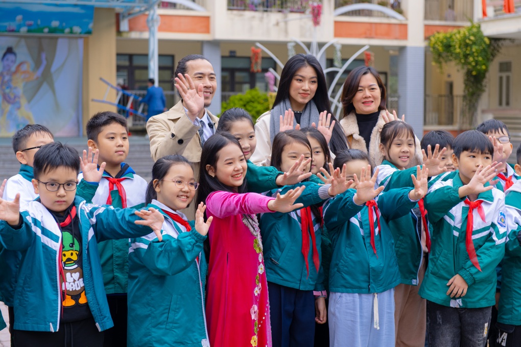 NSND Lan Hương đồng hành cùng Quán quân Đại sứ Áo dài Trẻ em Việt Nam - 4 NSND Lan Hương đồng hành cùng Quán quân Đại sứ Áo dài Trẻ em Việt Nam - 4