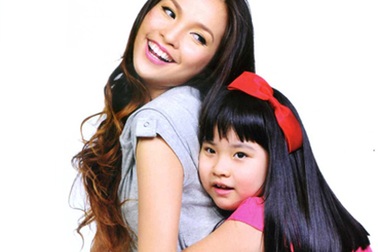 Hiền Thục lần đầu biểu diễn cùng con gái Gia Bảo