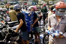 Trộm 500 thùng bia đem bán rồi báo công ty bị người dân "hôi bia"