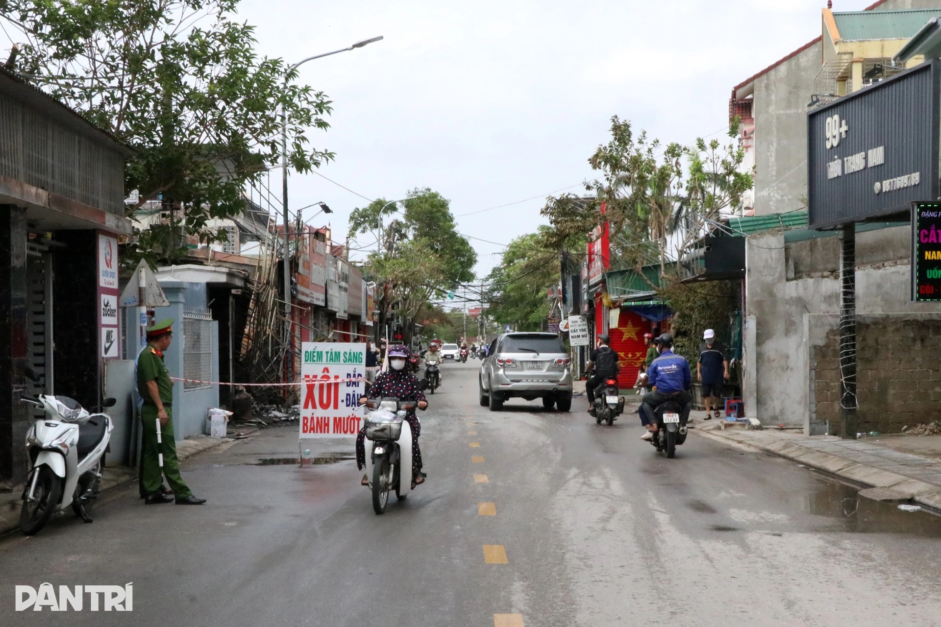 Cháy cửa hàng quần áo: 3 tiếng nổ vang lên, người vợ khản cổ kêu cứu chồng - 9