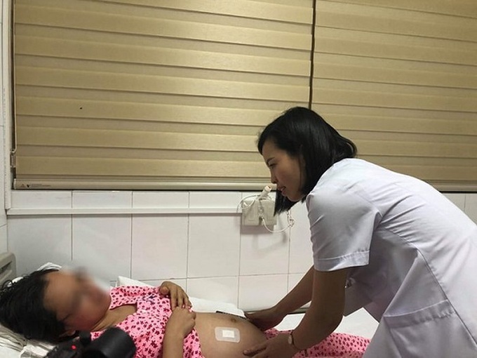 Lần đầu tiên Việt Nam mổ chữa bệnh cho thai nhi khi còn trong bụng mẹ - Ảnh 2. Lần đầu tiên Việt Nam mổ chữa bệnh cho thai nhi khi còn trong bụng mẹ - Ảnh 2.