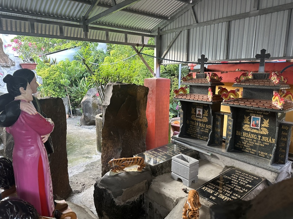 Đôi vợ chồng đồng lòng hiến xác, tự xây mộ, chuẩn bị hậu sự cho mình - 2 Đôi vợ chồng đồng lòng hiến xác, tự xây mộ, chuẩn bị hậu sự cho mình - 2