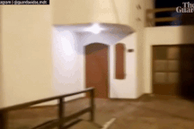 Kinh hoàng khoảnh khắc ngôi nhà hai tầng đổ sập xuống biển