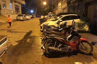 Hà Nội: Xử lý nhóm đối tượng ném chất bẩn vào nhà người thân của "con nợ"