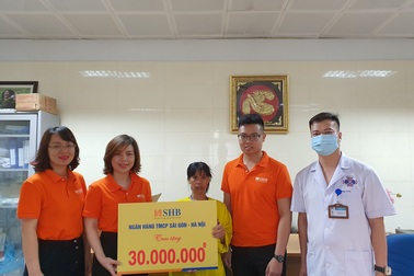 Bạn đọc Dân trí tiếp tục giúp đỡ góa phụ nghèo xin cứu con trai