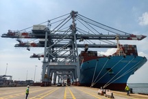 Tàu container lớn nhất thế giới lần đầu tiên cập cảng Việt Nam