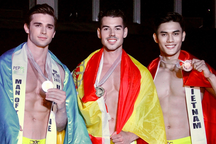 Quán quân Hữu Anh lọt Top 3 thí sinh trình diễn đồ bơi xuất sắc nhất