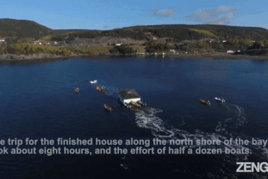 Cặp đôi gây choáng khi di chuyển cả ngôi nhà bằng thuyền