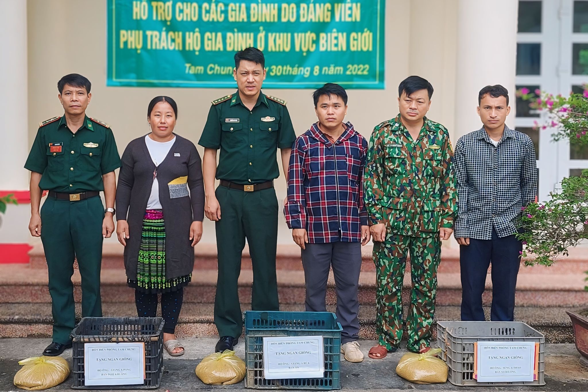 20.000 đồng của người lính biên phòng giúp dân vùng biên đuổi nghèo - 3 20.000 đồng của người lính biên phòng giúp dân vùng biên đuổi nghèo - 3
