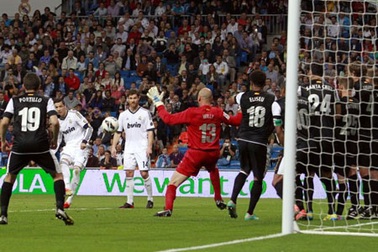 C.Ronaldo chạm mốc 200 bàn trong màu áo Real Madrid