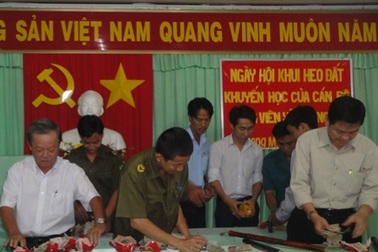 Một xã nuôi heo đất khuyến học hơn nửa tỷ đồng