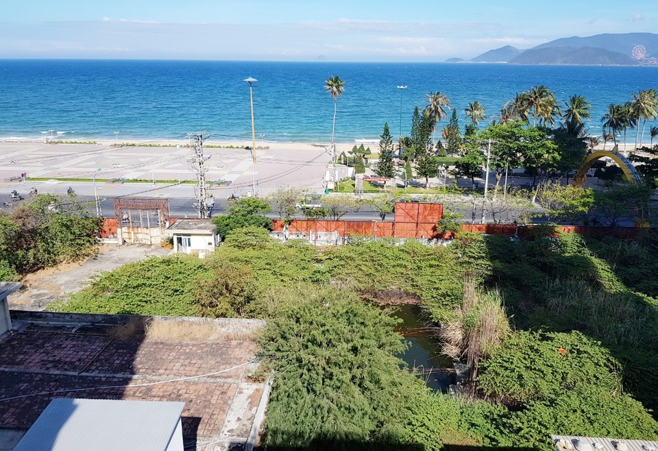 Đất vàng triệu đô ven biển Nha Trang bỏ hoang nhiều năm - 1 Đất vàng triệu đô ven biển Nha Trang bỏ hoang nhiều năm - 1