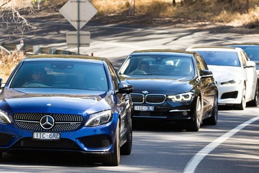 Xe sang Mercedes-Benz, BMW đua giảm giá để kéo khách hàng
