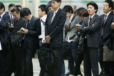 Vì sao người Nhật đột nhiên thay đổi giờ làm?