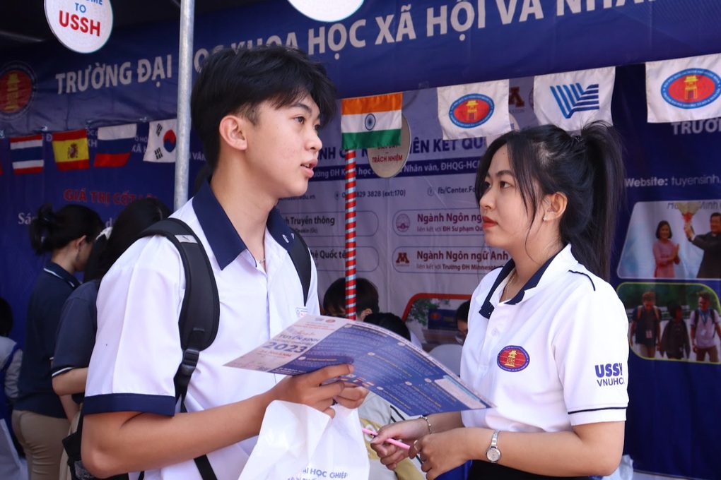 Điểm chuẩn Trường Đại học Khoa học Xã hội Nhân văn TPHCM năm 2024 tăng nhẹ - 1 Điểm chuẩn Trường Đại học Khoa học Xã hội Nhân văn TPHCM năm 2024 tăng nhẹ - 1