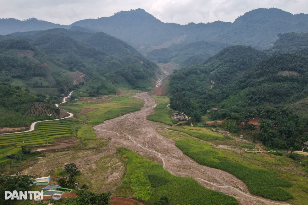 Ý Đảng hợp lòng dân: Tái định cư sau Yagi và “những ngôi làng của niềm tin”  - 1 Ý Đảng hợp lòng dân: Tái định cư sau Yagi và “những ngôi làng của niềm tin”  - 1