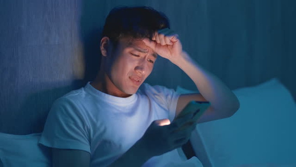 Trước ngày bão đổ bộ, tôi phát hiện vợ ngoại tình nhờ một cơn mưa - 1