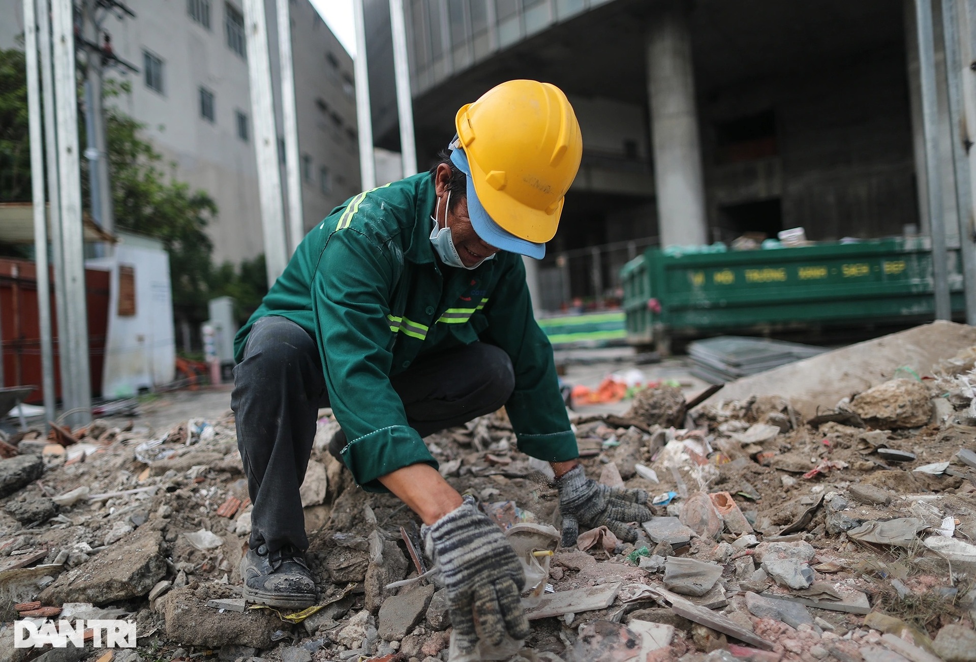 Sau 10 năm trùm mền, tòa cao ốc nằm trên đất vàng TPHCM thi công trở lại - 6