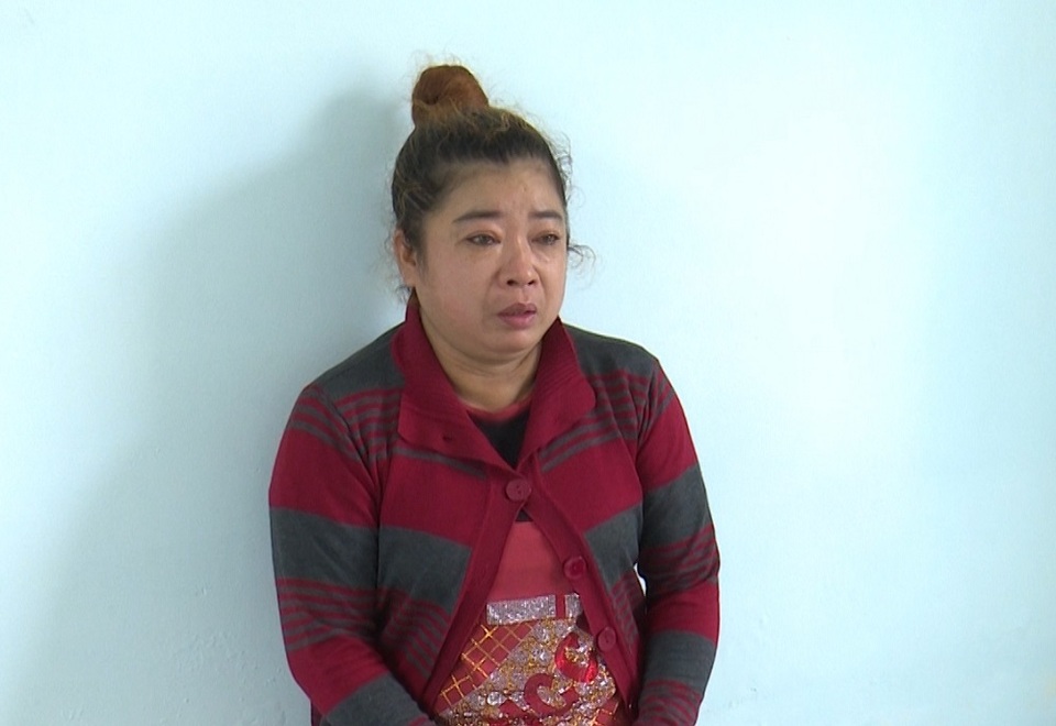 Vụ mẹ chồng và con dâu đánh ghen: Bắt tạm giam 6 đối tượng - 2 Vụ mẹ chồng và con dâu đánh ghen: Bắt tạm giam 6 đối tượng - 2