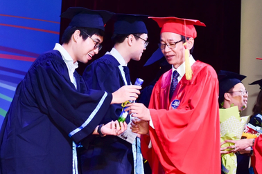 Hiệu trưởng ĐH Sư phạm: "Điều đáng sợ là nghĩ mình giỏi giang hơn người"