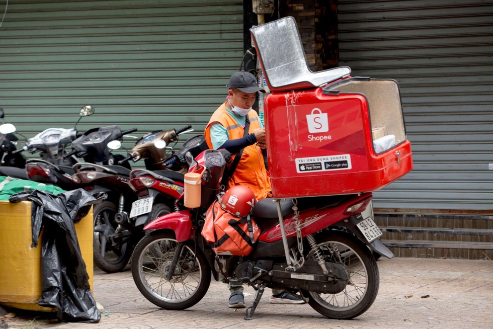 Hàng giả, hàng nhái tràn lan: Sàn thương mại điện tử có "vô can"?