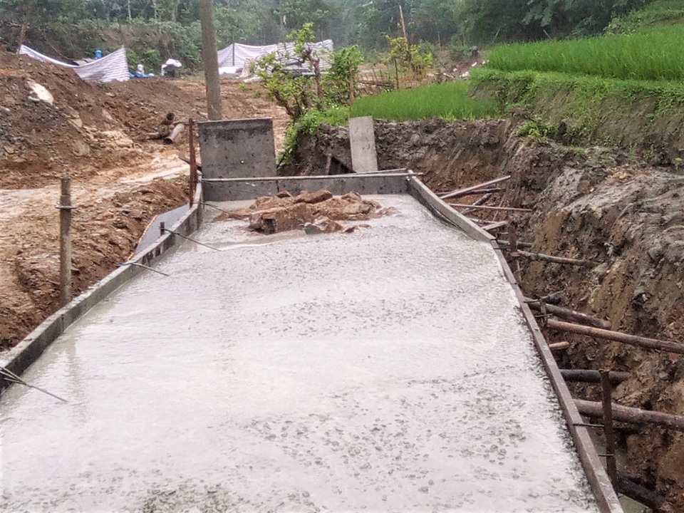 Vụ doanh nghiệp xây cầu bê tông trộn đất đá bẩn: Trảm chỉ huy công trường - 1 Vụ doanh nghiệp xây cầu bê tông trộn đất đá bẩn: Trảm chỉ huy công trường - 1