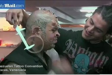 Chi 380.000 USD phẫu thuật mặt để giống ác quỷ