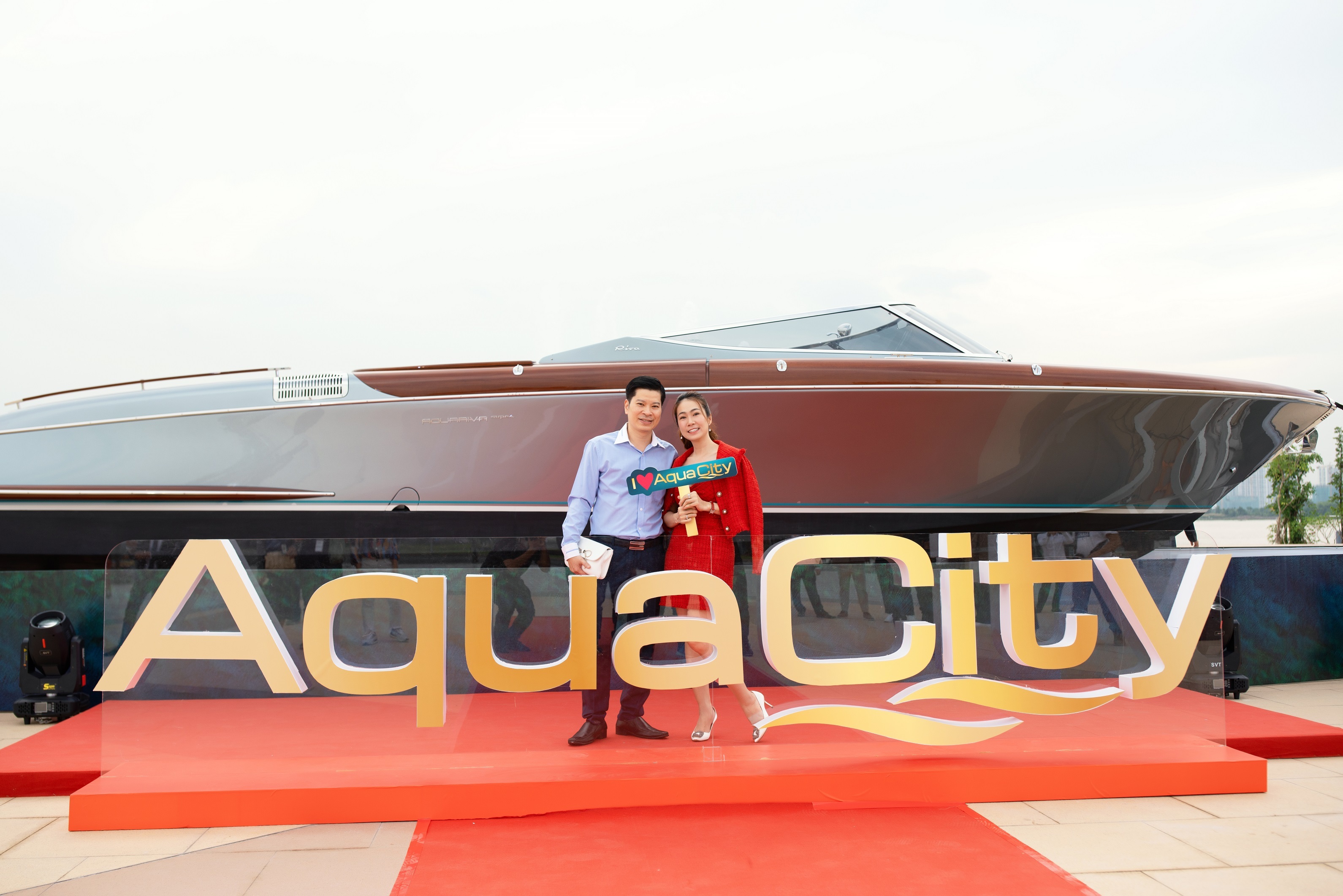 Photo Story Sao Việt khoe dáng bên Nàng thơ Hollywood tại Aqua Marina - 5 Photo Story Sao Việt khoe dáng bên Nàng thơ Hollywood tại Aqua Marina - 5