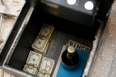 Tìm thấy kho báu bí ẩn bên dưới sàn nhà bếp