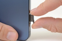 iPhone 14 sẽ không có khe SIM?